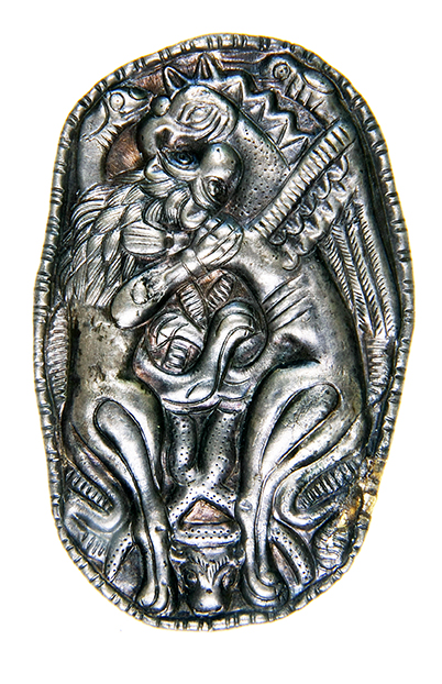 Сребърна овална  апликация, ІV в.  пр. Хр.